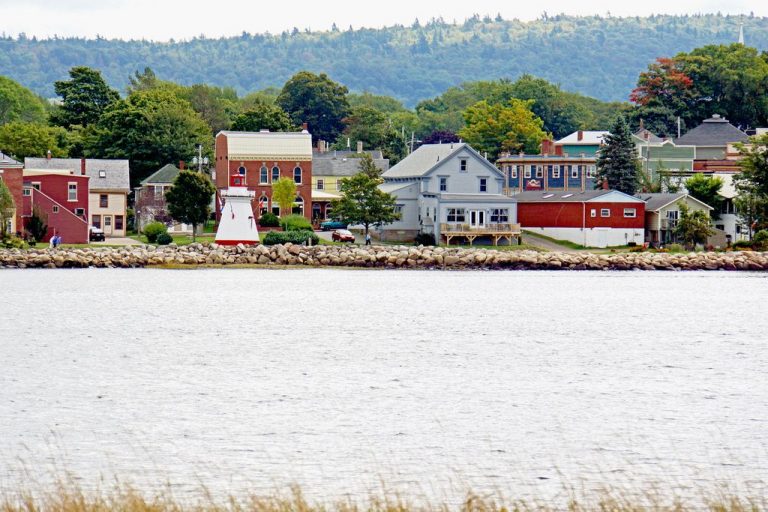 Six Charming Small Towns in Nova Scotia to See in 2017 Small Town